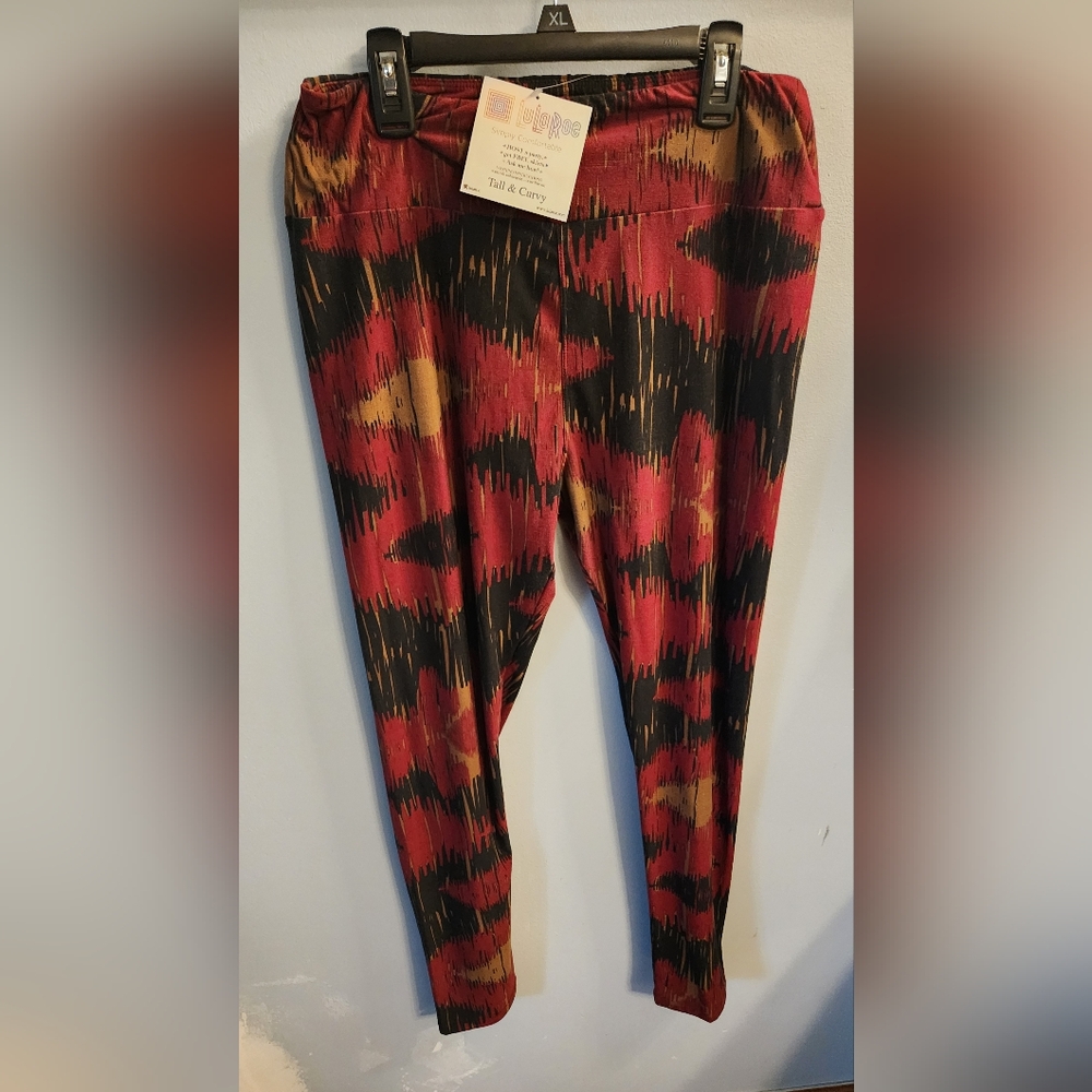 🍉NWT LuLaRoe Red and Black Patterned Leggings TC
